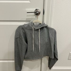 Cropped grey sweatshirt